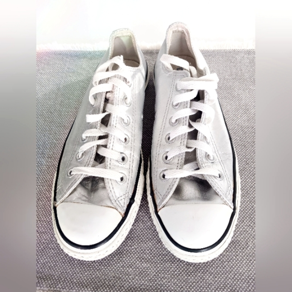 Converse All Star leather Silver Sneakers. Size 7.5.EUC
